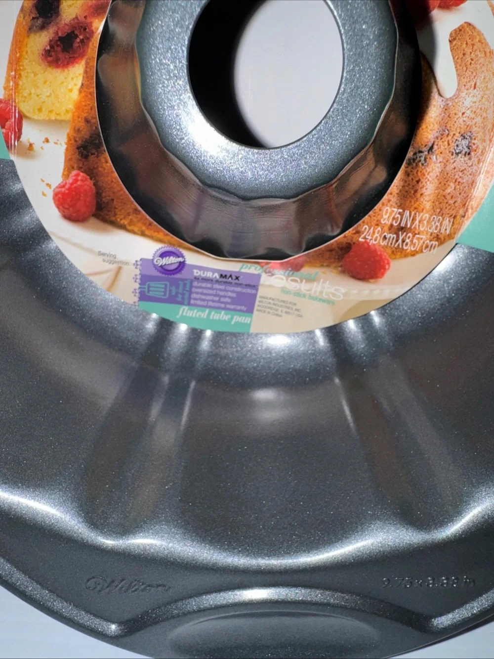 Wilton Professional Results Non Stick Heavy Fluted Tube Cake Pan 9.75
